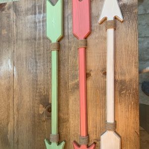 Pillowfort Pink/White/Mint Arrow Plaques